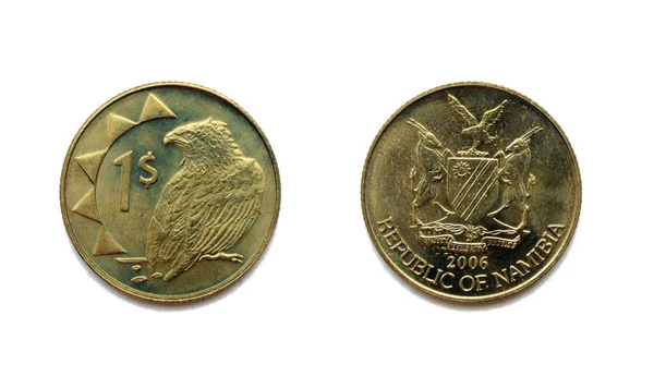 Namibiano 1 Dollaro moneta di bronzo 2006 anno, Namibia. La moneta presenta un'aquila Bateleur, Sole stilizzato, Stemma della Namibia, che raffigura un'aquila di pesce e due orici con bandiera stilizzata della Namibia . — Foto Stock