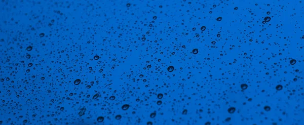 ガラス上の水滴。水の滴. — ストック写真