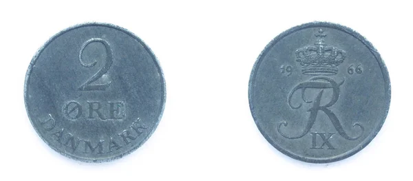 Duński 2 (dwa) rudy 1966 rok moneta cynkowa, Dania. Moneta przedstawia Monogram króla Danii Fryderyka IX i korony. — Zdjęcie stockowe