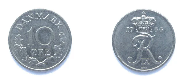 Dänische 10-Erz-Kupfer-Nickel-Münze aus dem Jahr 1966, Dänemark. Münze zeigt ein Monogramm des dänischen Königs Friedrich IX von Dänemark. — Stockfoto