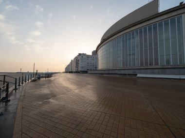 Sabah erken saatlerde Ostend ve dyke resmi.