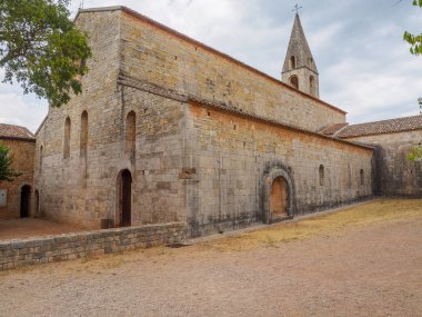 Fransa'daki Le Thoronet manastırının resimleri.