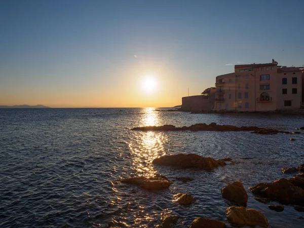 Lever de soleil le long de la côte de Saint Tropez . — Photo