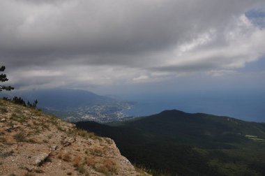 Bulut dağ deniz kapsar.