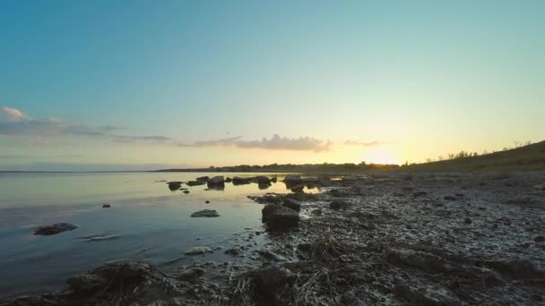 4K timelapse of sunset over the estuary in the Seilian area. Sunset over the estuary in a village near the Black Sea — Stock Video