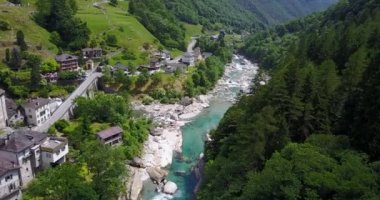 Lavertezzo, Switzerland.Mountains hava video. Orman. Şelale