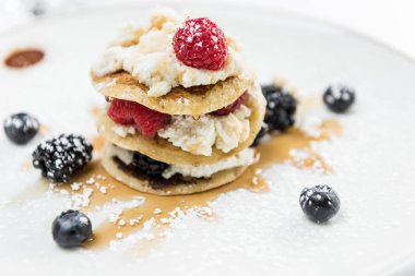 Lezzetli meyveler pastalar - stok görüntü