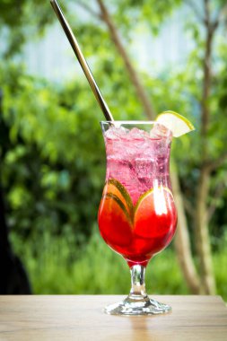 Soğuk bar limonata içeceği.