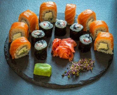 İki kişilik suşi.