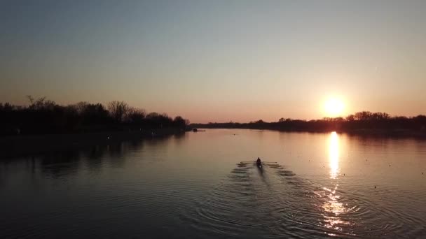 Poupée Lente Vers Avant Coucher Soleil Dessus Lac Ada Eau — Video