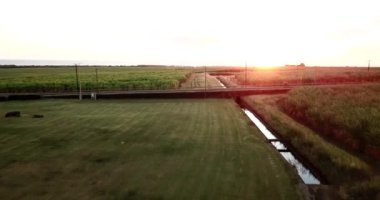 Gün batımı Casela yukarıdan görülen - Flic en Falac, deniz ve plaja doğru macera Dünya