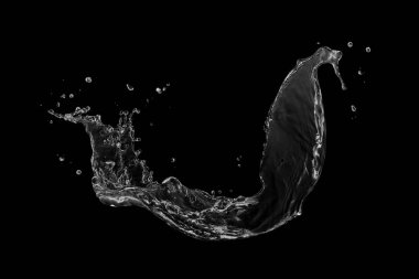Siyah arkaplanda su sıçraması izole edildi.