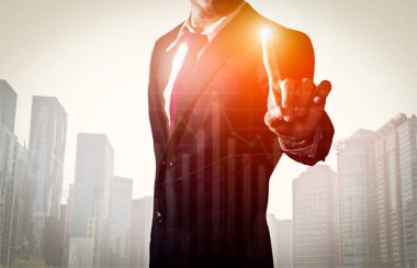 Büyük şehirde bir iş adamı. Karışık teknik