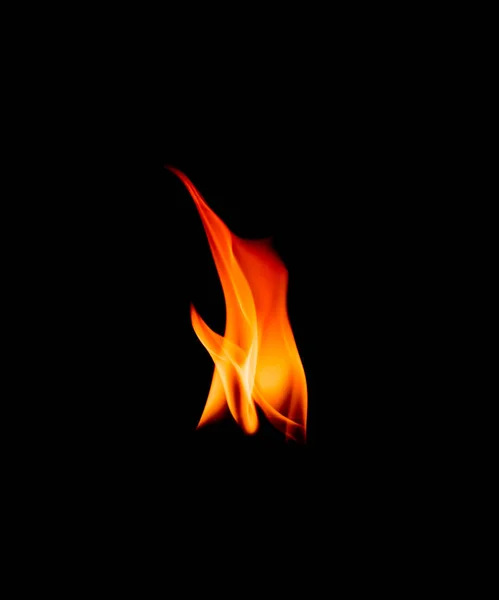 Ogień odizolowany na czarnym tle — Zdjęcie stockowe