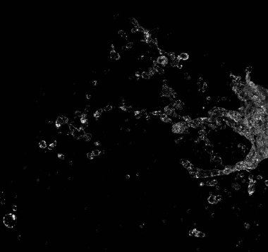 Siyah arkaplanda su sıçraması izole edildi