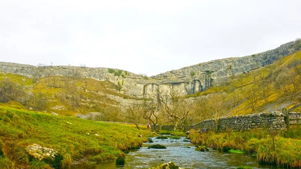 Malham Koyu Malham Köyünün Kuzeyinde Büyük Bir Tedavi Kireçtaşı Kuzey — Stok fotoğraf