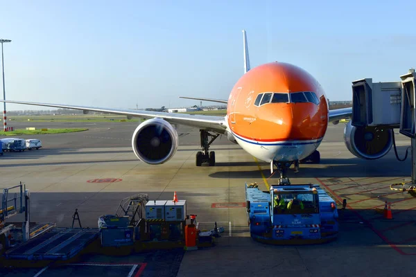 Land Operations Boarding Boeing Dutch Airline Klm Plane Parked Gate Royalty Free Stock Images