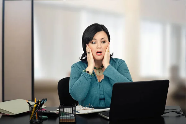 Mature Office Worker Sitting Desk Reads Current Email Correspondence She — Stock Photo, Image