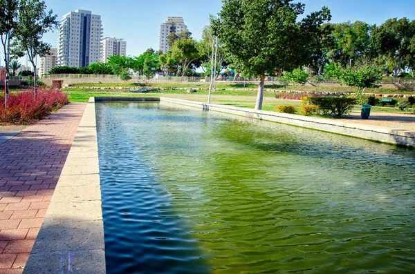 Konstgjord Vattenbehållare Centrera Syster Städer Park Rishon Letsiyon Israel Sidorna — Stockfoto