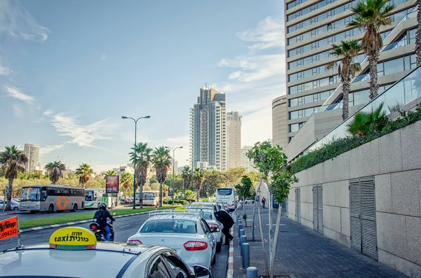 Tel Aviv Israel December 2017 Beskåda Hållplatsen Taxi Med Några — Stockfoto