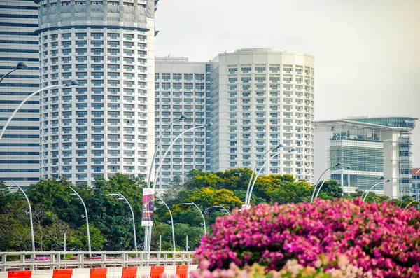 Singapore Mars 2018 Köra Vägen Esplanaden Bridge Bakom Avskiljande Muren — Stockfoto