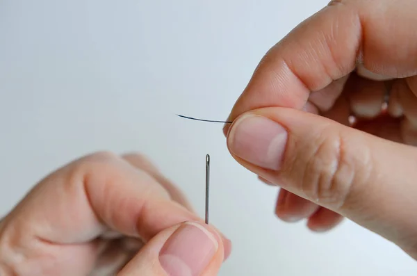 Needle Threader Thread Cannot Get Needle Eye — Stock Photo, Image