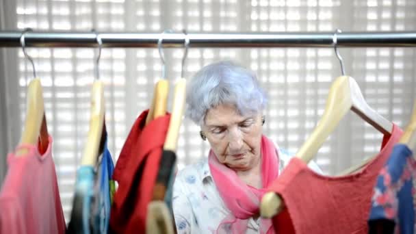 Prices Clothes Department Store Very High Elderly Woman — Stock Video