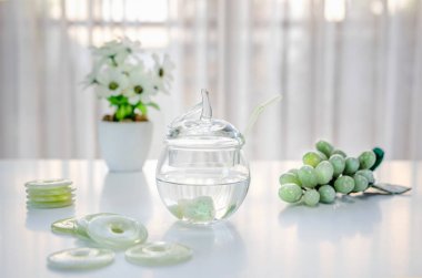 Kristal-Şarjlı Su Sanatı: Yeşim-İçimli Suyun Ev Sağlığı rutinlerinde nasıl bir devrim yarattığıdır.