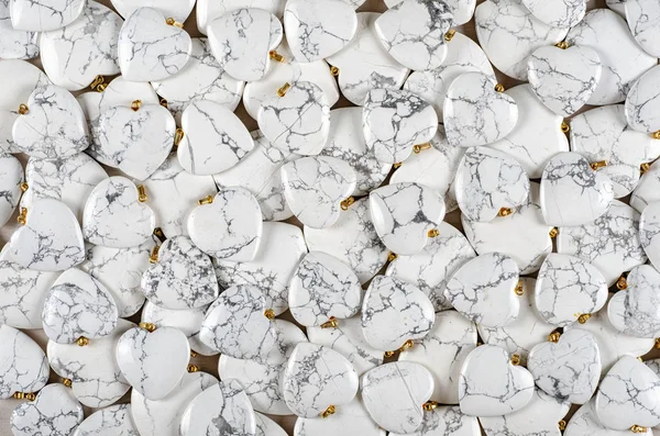 Viele Herzförmige Halbedelsteine Aus Weißem Howlith Als Hintergrund — Stockfoto