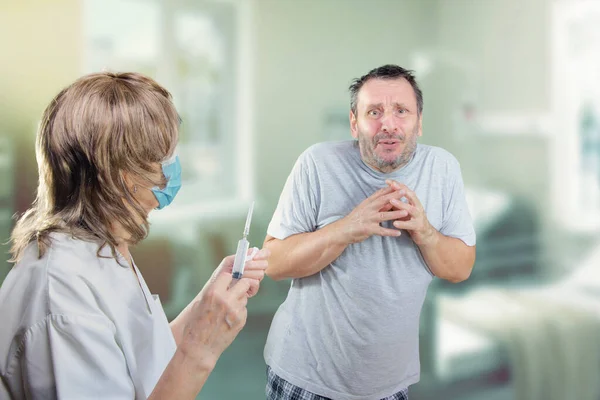 Mature Man Trembles Fear Thought Injection Moreover Does Trust Doctors — Stock Photo, Image