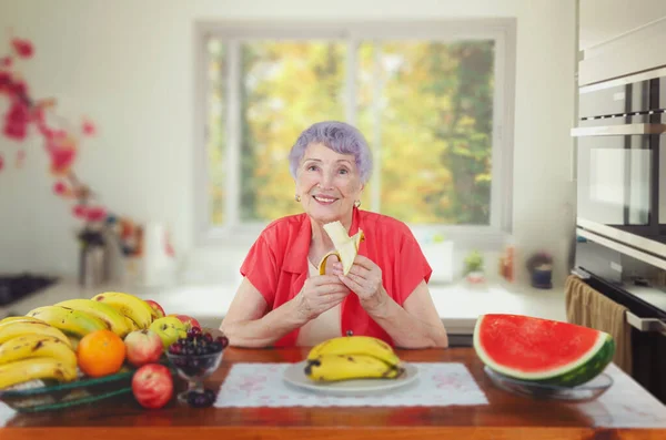 Optimistic Eighty Year Old Woman Knows Bananas Good Elderly Because — Stock Photo, Image