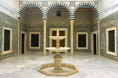 Tunus 'ta Bardo Müzesi 'nde duvar dekorasyonu ile salon 