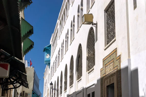 Edificio Blanco en Túnez, Túnez . — Foto de Stock