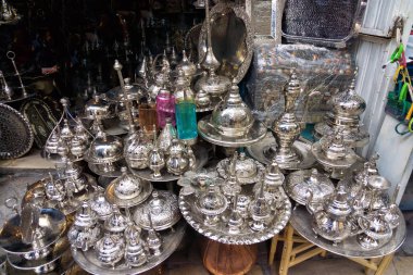 El yapımı sofra bakır tarafından Tunus, Tunus dövülmüş.