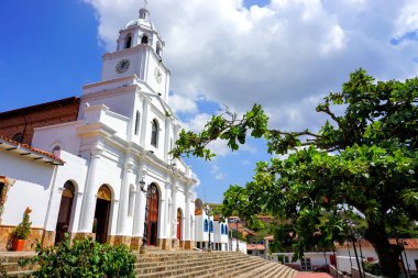 Mesa de los Santos Kilisesi, Kolombiya