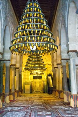 Kairouan Ulu Camii'nde asma lambalar, Tunus. 