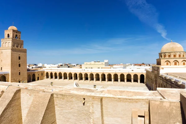Panorama de la Gran Mezquita en Kairuán, Túnez . — Foto de Stock