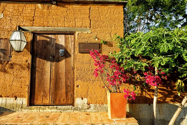 Barichara Orange House girişi, Kolombiya