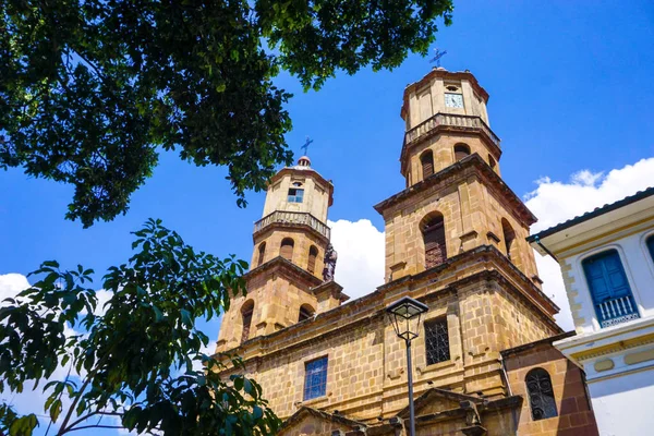 Vue de l'église San Gil à Santander, Colombie Image En Vente