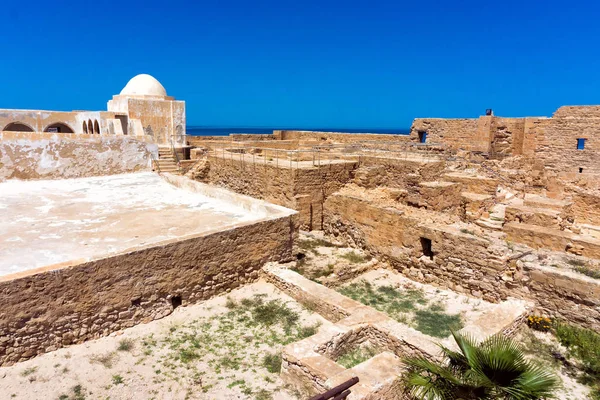 Castillo de Borj el Kebir Vista en Houmt El Souk en Djerba, Túnez — Foto de Stock