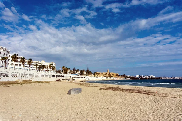 Waterfront av Al Qurayyah Beach i Monastir, Tunisien — Stockfoto