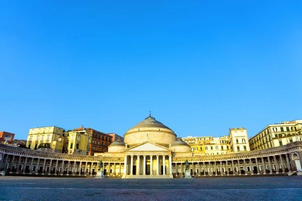 Vista de Piazza del Plebiscito en Nápoles, Italia — Foto de Stock