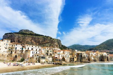 Sicilya Cefalu Ortaçağ Evleri ve La Rocca Hill, İtalya 