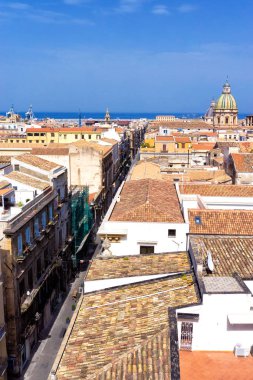 Palermo, Sicilya, İtalya arka plan Akdeniz ile şehrin dikey görünümü