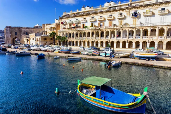 Marina e edifícios de Cospicua, Malta — Fotografia de Stock