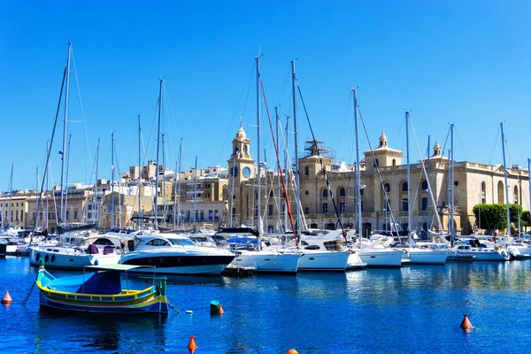 Barcos com Senglea Fort em Malta — Fotografia de Stock