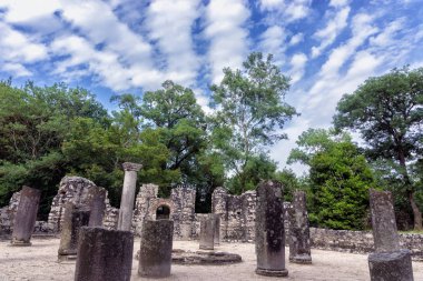 Arnavutluk'ta Butrint Vaftizhanesi
