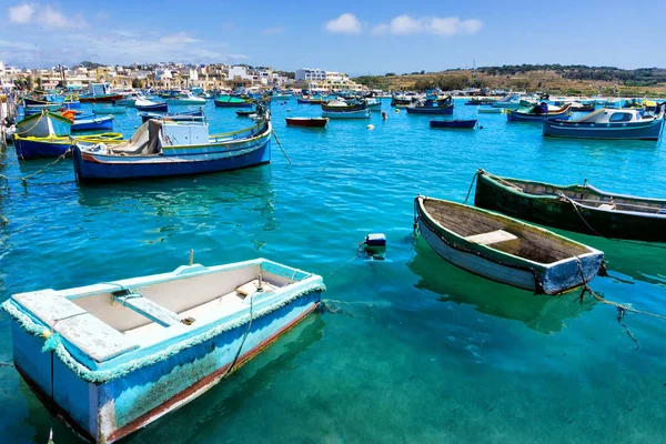 Barcos de Ojos Tadicionales Luzzu en Marsaxlokk, Malta —  Fotos de Stock
