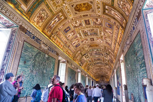 Peintures célèbres dans la salle des cartes du Musée du Vatican à Rome, Italie Image En Vente