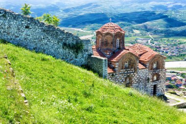 Berat, Arnavutluk'taki Holy Trinity Kilisesi Panoraması